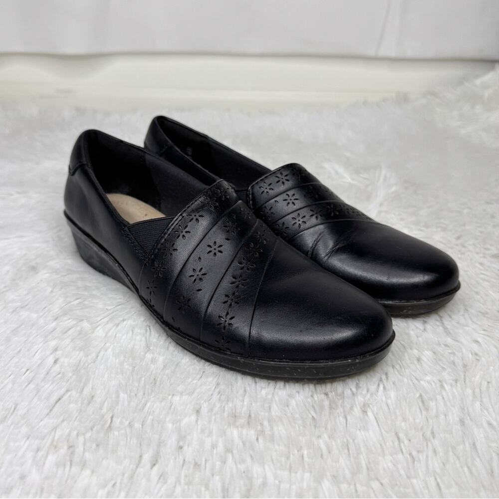 CLARKS / black leather floral laser cut slip on comfort loafers / 6